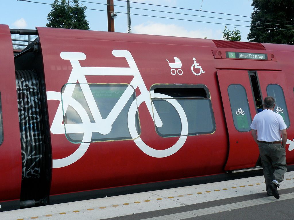 Novi vlaki bodo obvezno morali imeti prostor za vsaj štiri kolesa